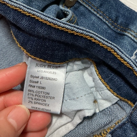 Judy Blue denim shorts. Size L. - Picture 5 of 8